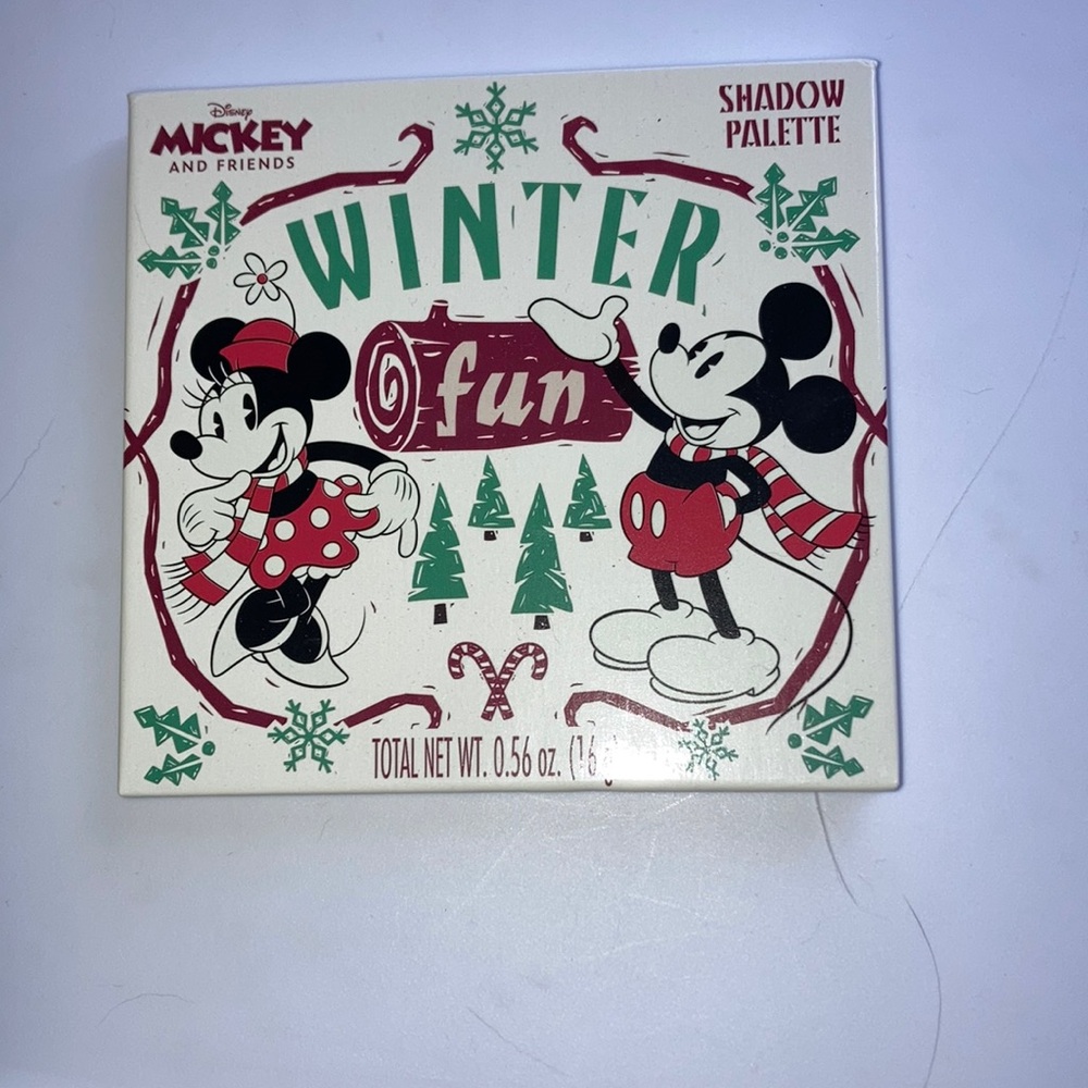 HP🎊🎄Disney Mickey and Friends Winter Fun Shadow Palette